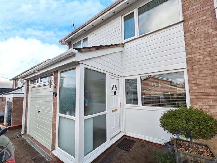 3 Bedroom Semi-Detached House To Rent In Kenyon Close, Bromsgrove, Worcestershire, B60