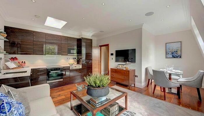 2 Bedroom Flat To Rent In Kensington Gardens Square, London, W2