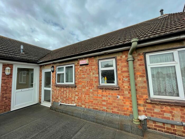 1 Bedroom Flat To Rent In High Street, Milton Regis, Sittingbourne, ME10