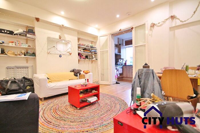 2 Bedroom Flat To Rent In Hartham Road, London, N7