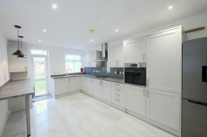 3 Bedroom Terraced House To Rent In Wanstead Park Road, Ilford, IG1