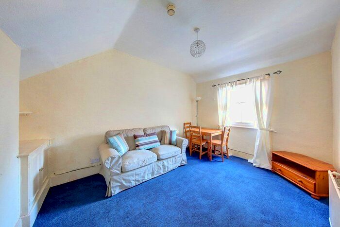 1 Bedroom Flat To Rent In Tooting High Street, London, SW17