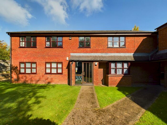 1 Bedroom Flat To Rent In Cherry Orchard Court, Spring Gardens Road, HP13