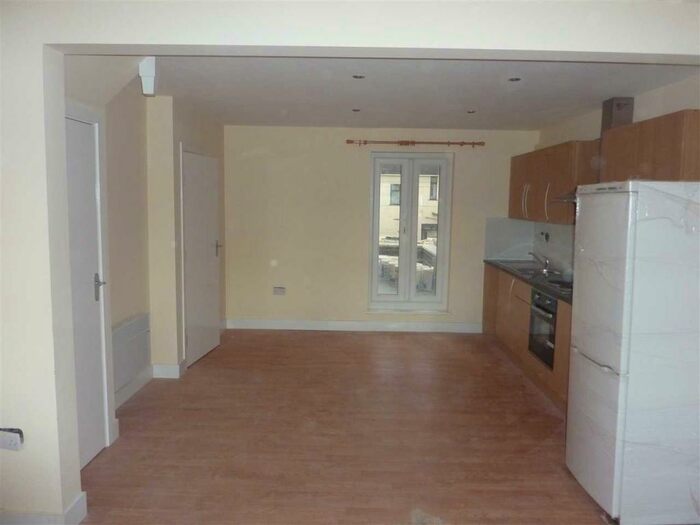 2 Bedroom Flat To Rent In Empire Parade, London, N18