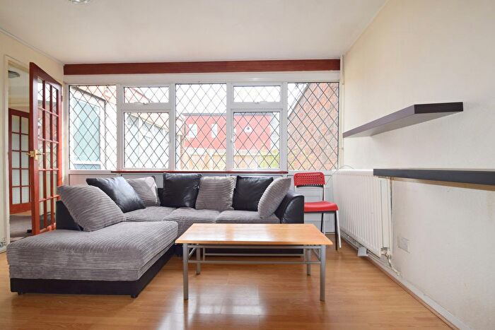 4 Bedroom Terraced House To Rent In Raynes Park, London, SW20