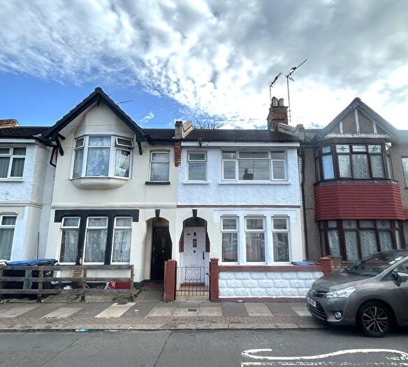 4 Bedroom Terraced House To Rent In Winchester Road, Edmonton, London, N9