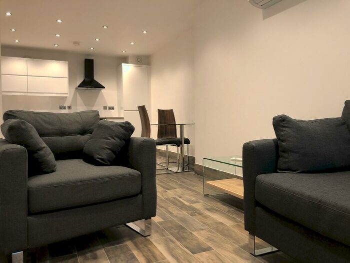1 Bedroom Flat To Rent In New Briggate, Leeds, West Yorkshire, LS1