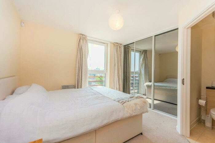 2 Bedroom Flat To Rent In Coleman Fields, Islington, London, N1