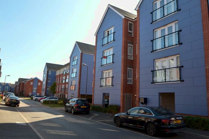 2 Bedroom Flat To Rent In Chadwick Road, Slough, Berkshire, SL3