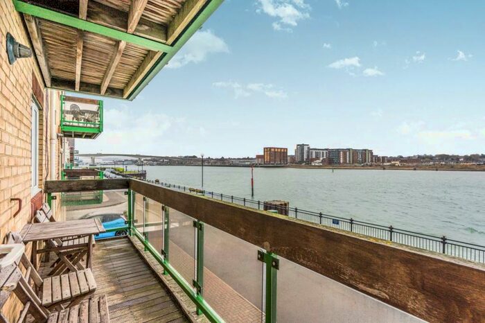 2 Bedroom Apartment To Rent In Pacific Close, Ocean Village, SO14