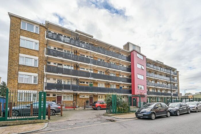 2 Bedroom Flat For Sale In Dod Street, Westferry, London, E14