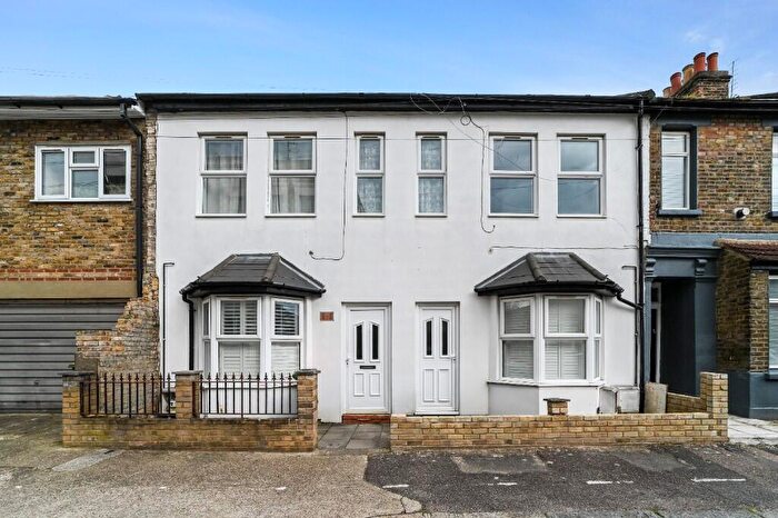 1 Bedroom Flat For Sale In Tower Hamlets Road, London, E7