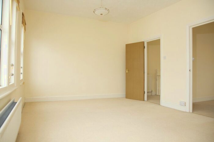 2 Bedroom Flat To Rent In Kingston Road, London, SW20