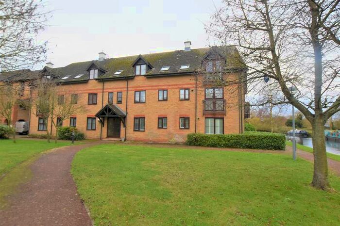 2 Bedroom Apartment To Rent In Lawrence Moorings, Sawbridgeworth, CM21