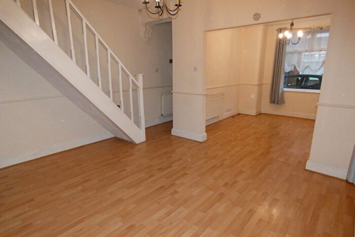 3 Bedroom End Of Terrace House To Rent In New Barton Street, M6