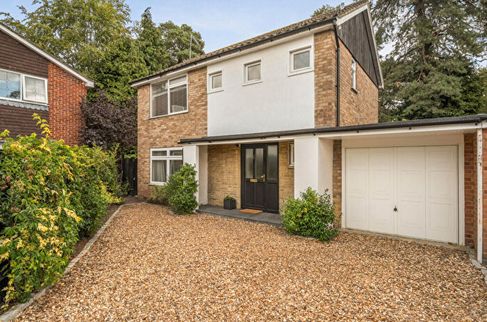 4 Bedroom Detached House For Sale In Long Mickle, Sandhurst, Berkshire, GU47