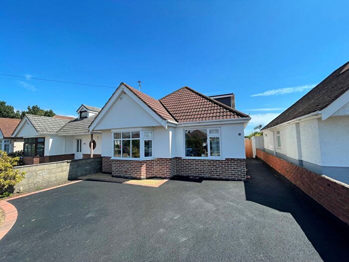 4 Bedroom Detached House For Sale In Kinson Avenue, Poole, BH15