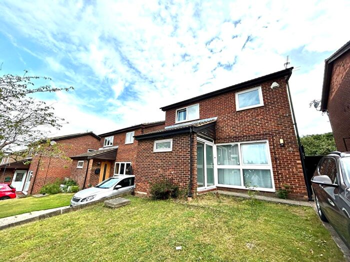 4 Bedroom Detached House To Rent In Benson Close, Reading, Berkshire, RG2