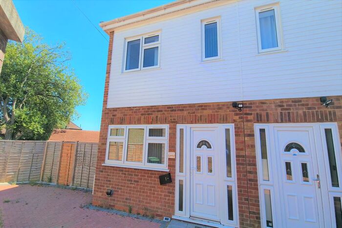 3 Bedroom Semi-Detached House To Rent In Wannock Gardens, Ilford, IG6