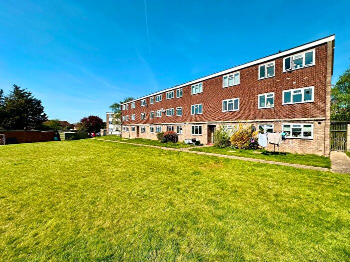 2 Bedroom Flat For Sale In Sackville Crescent, Romford, RM3