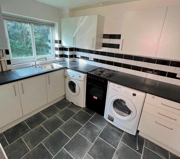 1 Bedroom Flat To Rent In Wheatley Close, London, NW4