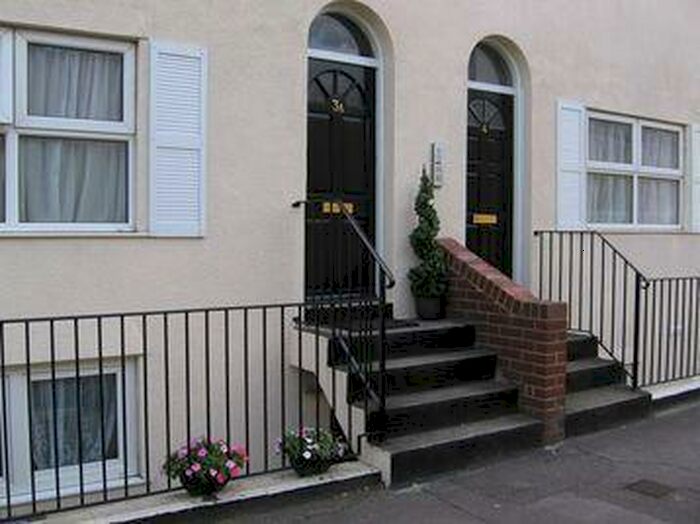 1 Bedroom Flat To Rent In Albert Road South, Southampton, SO14