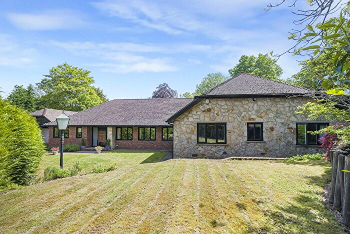 3 Bedroom Detached Bungalow For Sale In Chart Lane, Brasted, TN16
