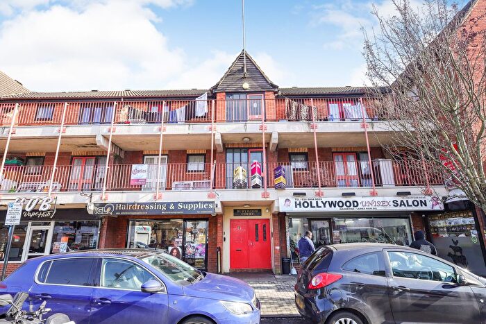 2 Bedroom Flat For Sale In Hertford Road, Enfield, EN3