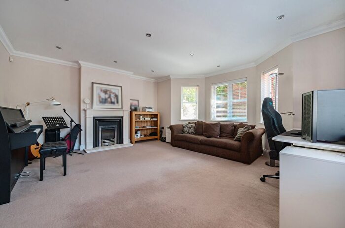 4 Bedroom Detached House For Sale In Tanners Close, Burghfield Common, Reading, Berkshire, RG7