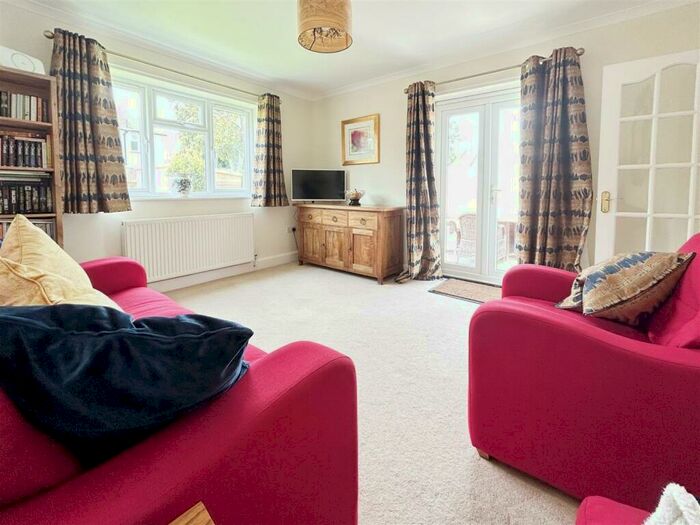 2 Bedroom Detached Bungalow For Sale In Central Avenue, Herne Bay, CT6