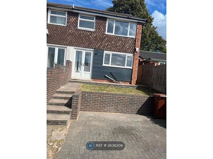 3 Bedroom End Terrace House To Rent In Follyhouse Close, Walsall, WS1