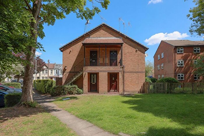 Studio For Sale In Tavistock Road, Yiewsley, West Drayton, UB7