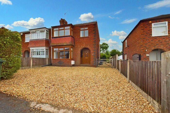 3 Bedroom Semi-Detached House To Rent In Grange Avenue, Bawtry, Doncaster, DN10