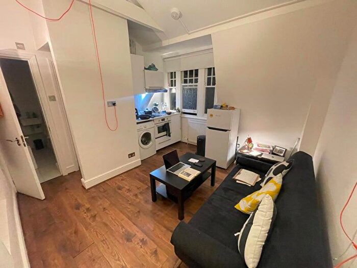 1 Bedroom Flat To Rent In Chicksand Street, Tower Hamlets, London, E1