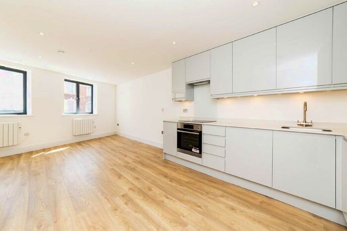 2 Bedroom Flat To Rent In Upper Tooting Road, London, SW17
