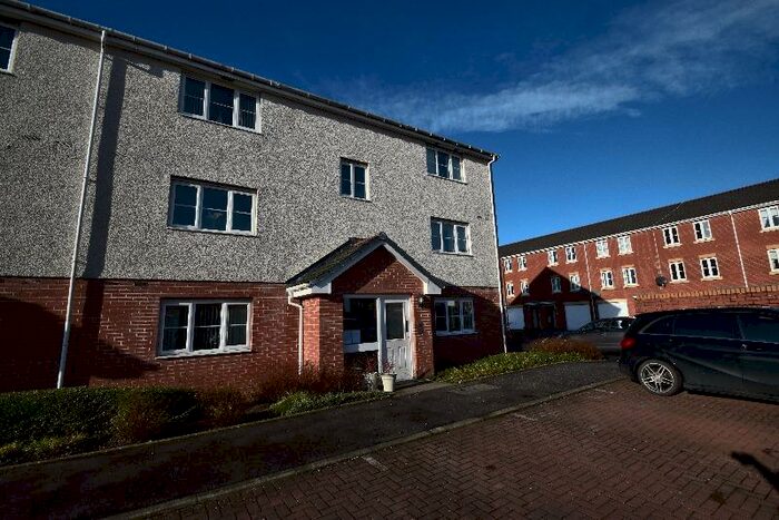 2 Bedroom Flat To Rent In Auchenkist Place, Kilwinning, North Ayrshire, KA13