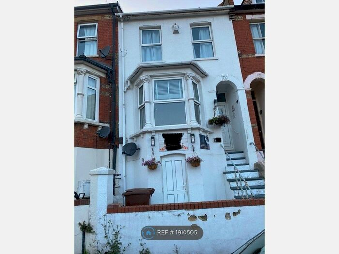 3 Bedroom Terraced House To Rent In Rochester Street, Chatham, ME4