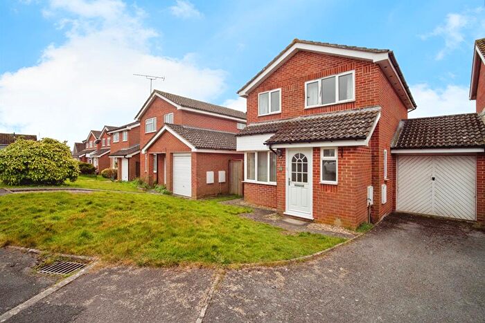 3 Bedroom Link Detached House For Sale In Brutus Close, Dorchester, DT1