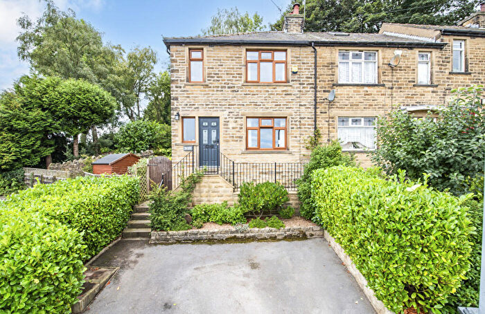 3 Bedroom End Of Terrace House For Sale In Sunnymount, Harden, Bingley, West Yorkshire, BD16