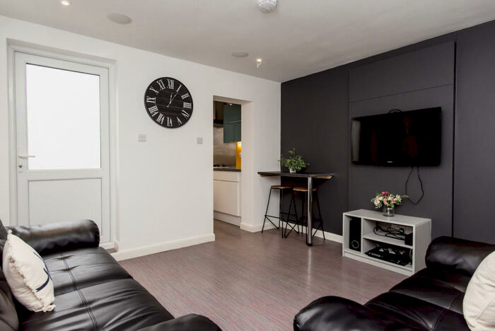 5 Bedroom House To Rent In Ashford Street, ST4