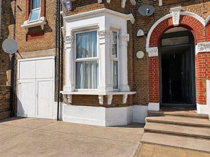 1 Bedroom Flat To Rent In Earlham Grove, Forest Gate, E7