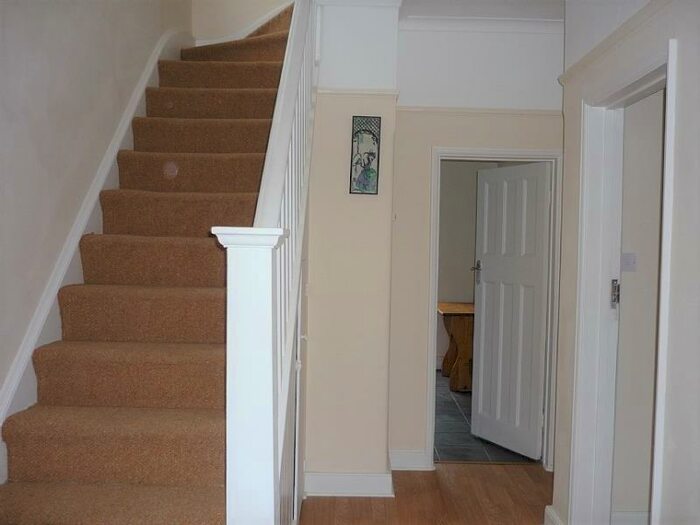 3 Bedroom Flat To Rent In Hervey Close, Finchley, London, N3