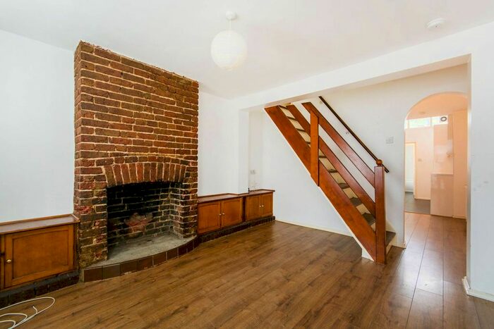 2 Bedroom Property To Rent In Tamworth Lane, Mitcham CR4