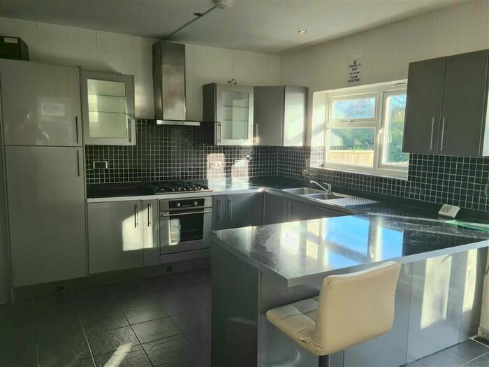 3 Bedroom Property To Rent In Park Crescent, Wollaton, Nottingham NG8