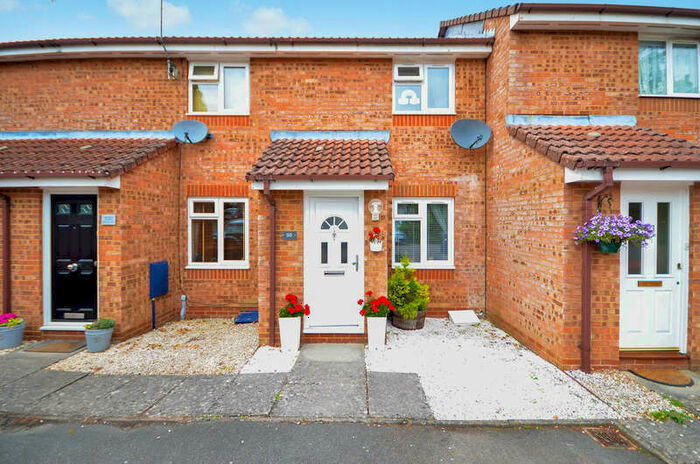 2 Bedroom Mews House To Rent In Bardsley Drive, Farnham, GU9