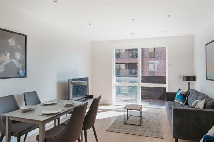 1 Bedroom Flat To Rent In Pechora Way, London, E14