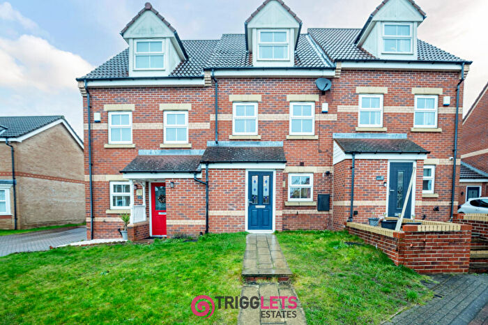 3 Bedroom Town House For Sale In Roebuck Ridge, Jump, Barnsley, S74