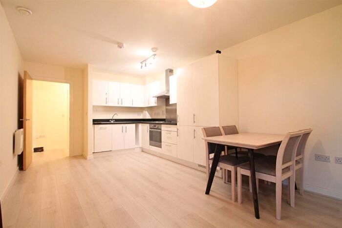 1 Bedroom Flat For Sale In Uxbridge Road, Acton, W3