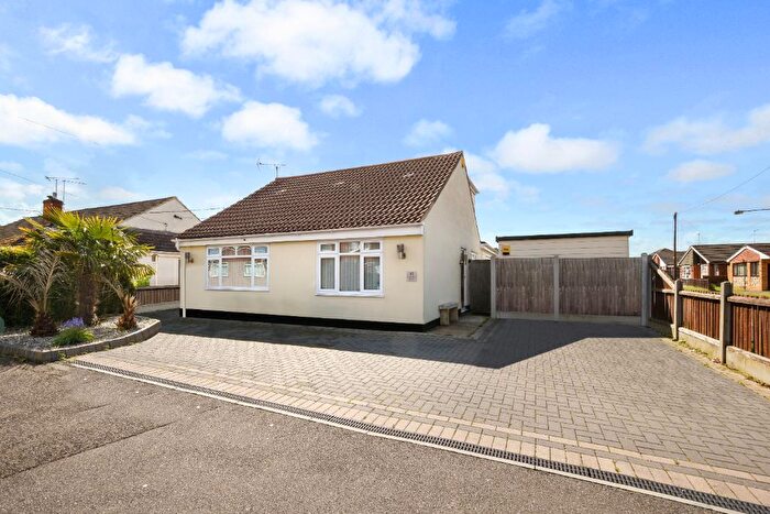 5 Bedroom Chalet For Sale In Urmond Road, Canvey Island, SS8