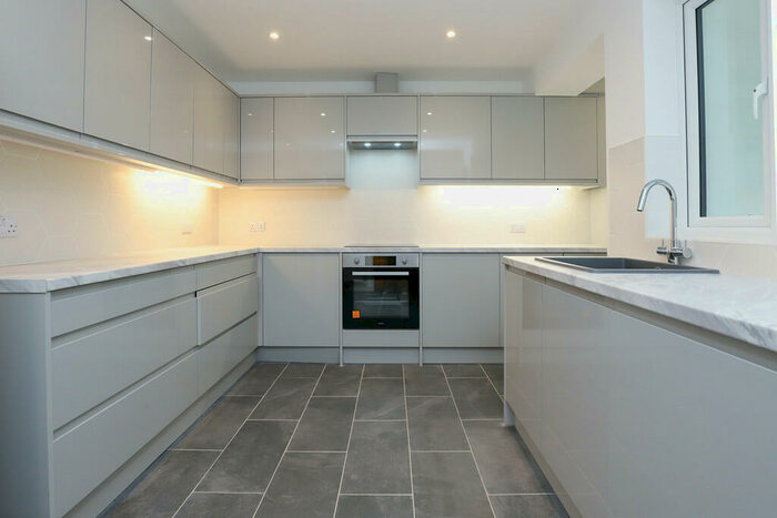 3 Bedroom Semi-Detached House To Rent In Parsons Place, Oxford, OX4